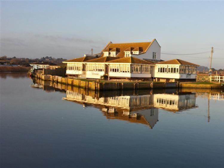 The Boardwalk Villa Уест Бей Екстериор снимка